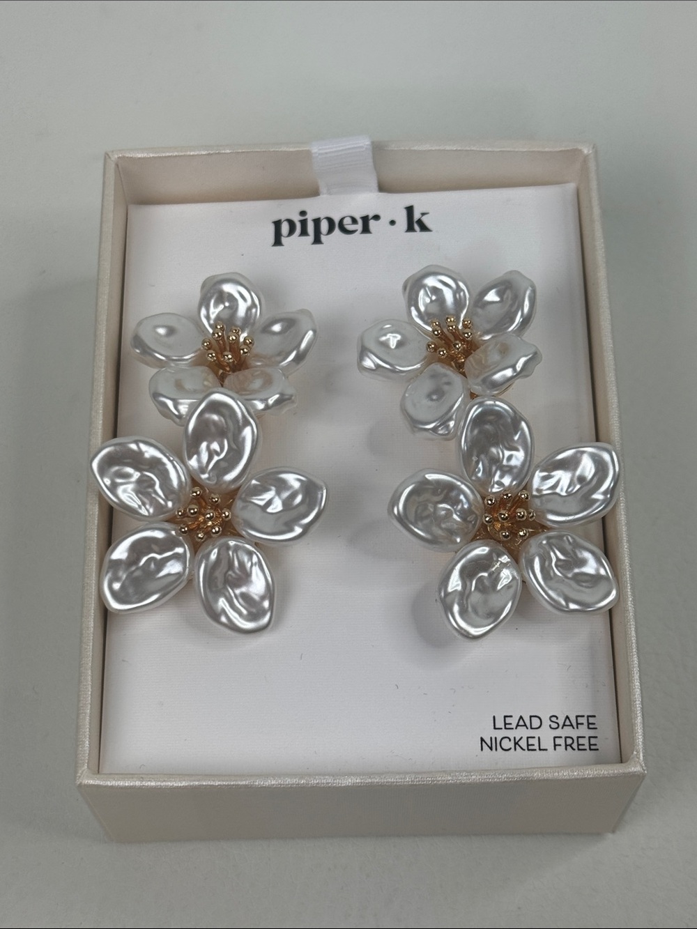 Piper K White and Gold floral drop dangle Post earrings New NWT